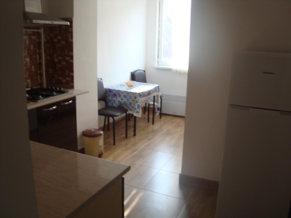 Apartments Azatutyan Avenue 9, Кв 19 Γιερεβάν Εξωτερικό φωτογραφία